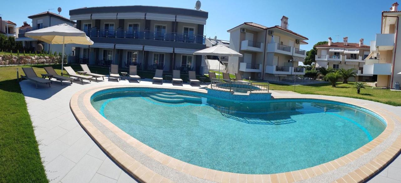 Finikas Garden Beach Resort Nikiti Exterior foto