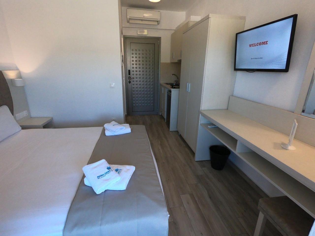 Finikas Garden Beach Resort Nikiti Exterior foto